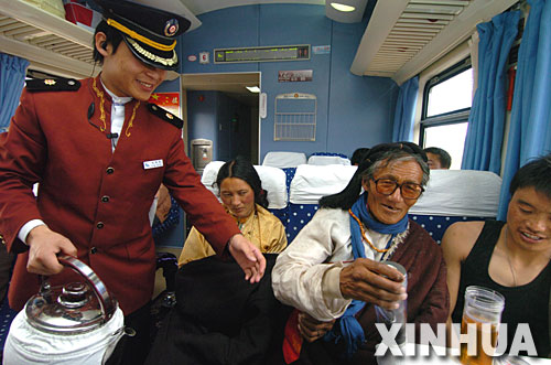 路列车运营迎来第一个冬季不朽情缘游戏手机版青藏铁(图1) 路列车运营迎来第一个冬季不朽情缘游戏手机版青藏铁(图1)